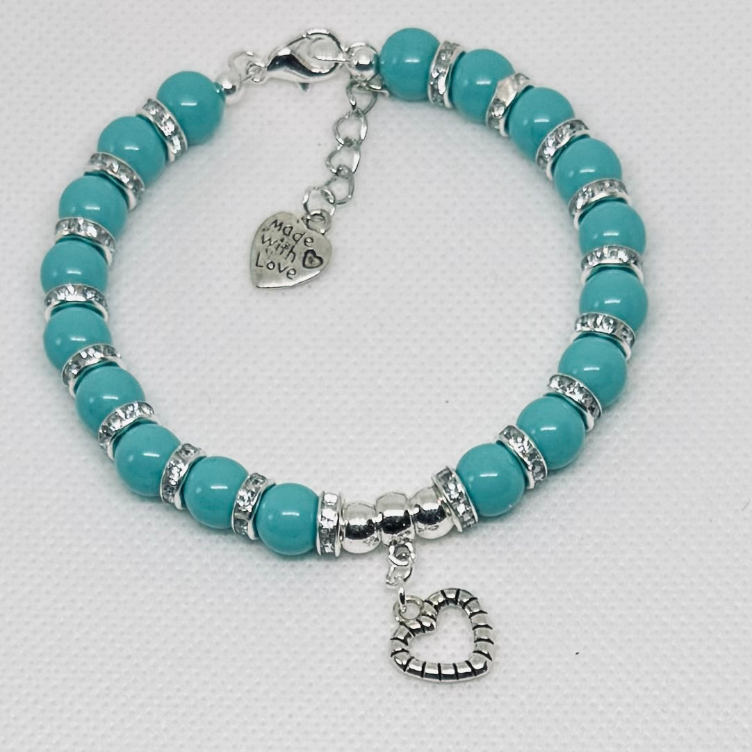 Turkis armbånd med hjerteanheng
