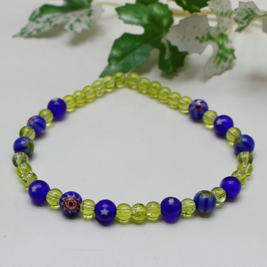 Blått og grønt armbånd