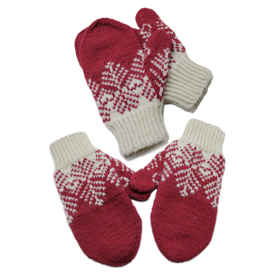 Julevotter med furu og julemotiv - strikk til jul - julegavestrikk - Furuotter - Strikkeoppskrift