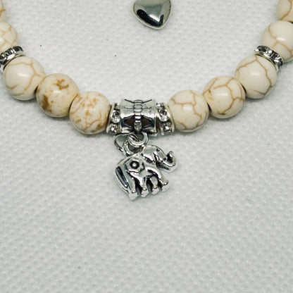 Bohemisk armbånd i beige med elefant