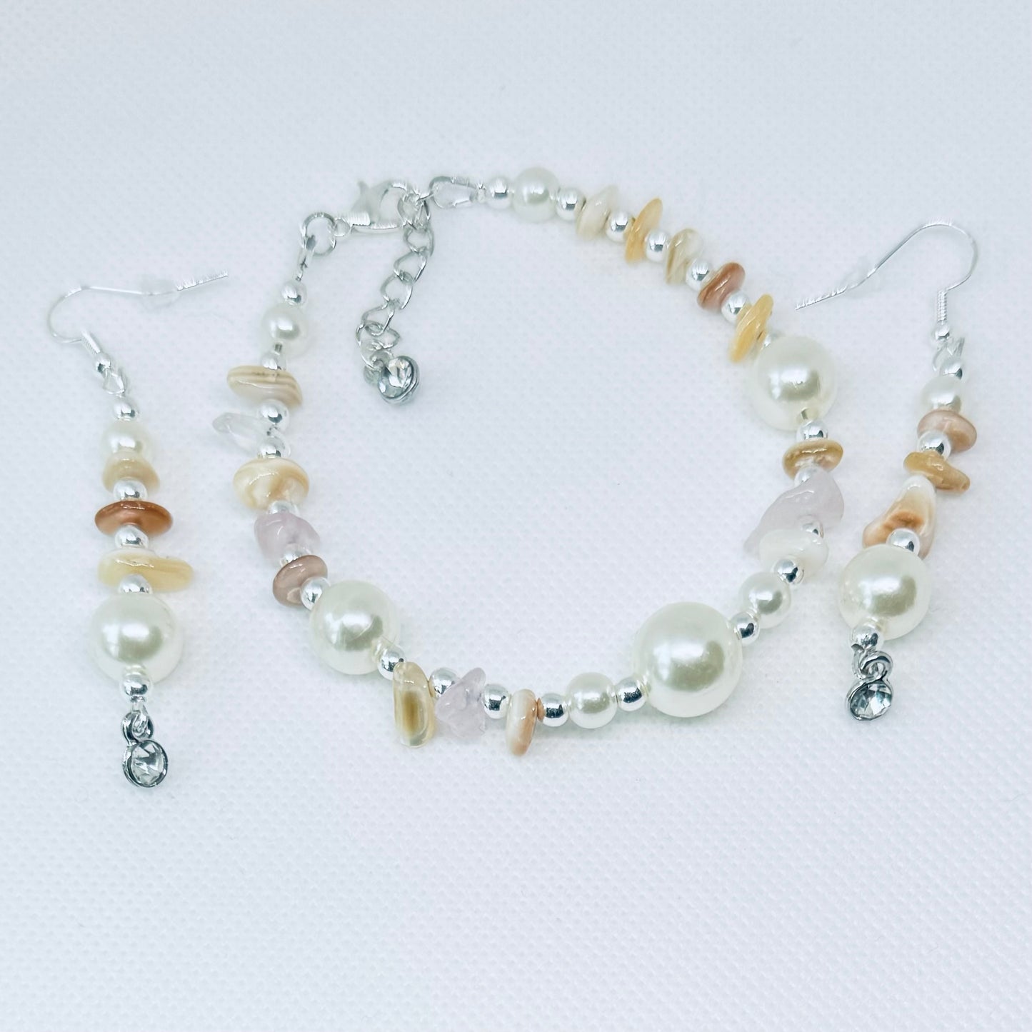 Smykkesett i krystallperler og akrylperler