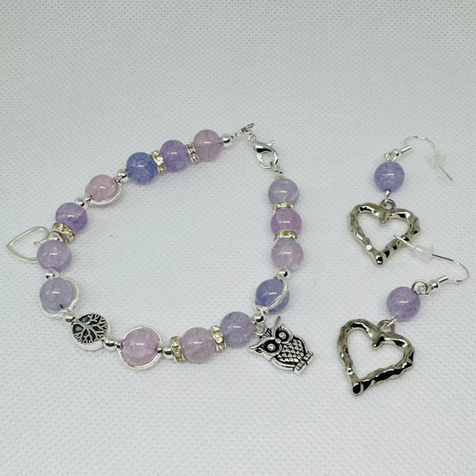 Armbånd og ørekroker i lys lilla knust jade