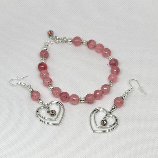 Armbånd og ørepynt i rosa persisk jade og rhinestones