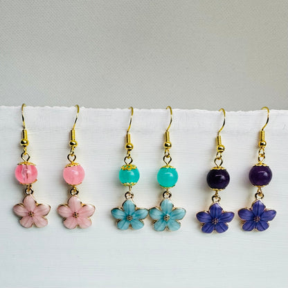 Søte ørekroker med emaljerte blomster