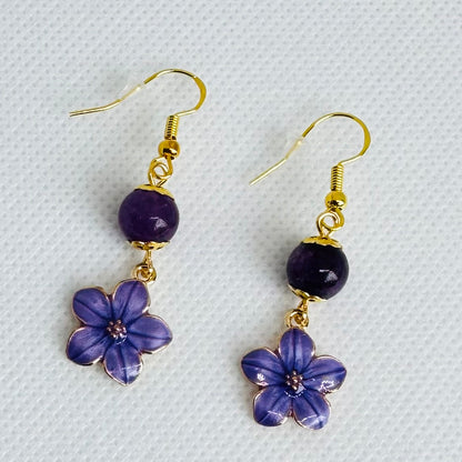 Søte ørekroker med emaljerte blomster