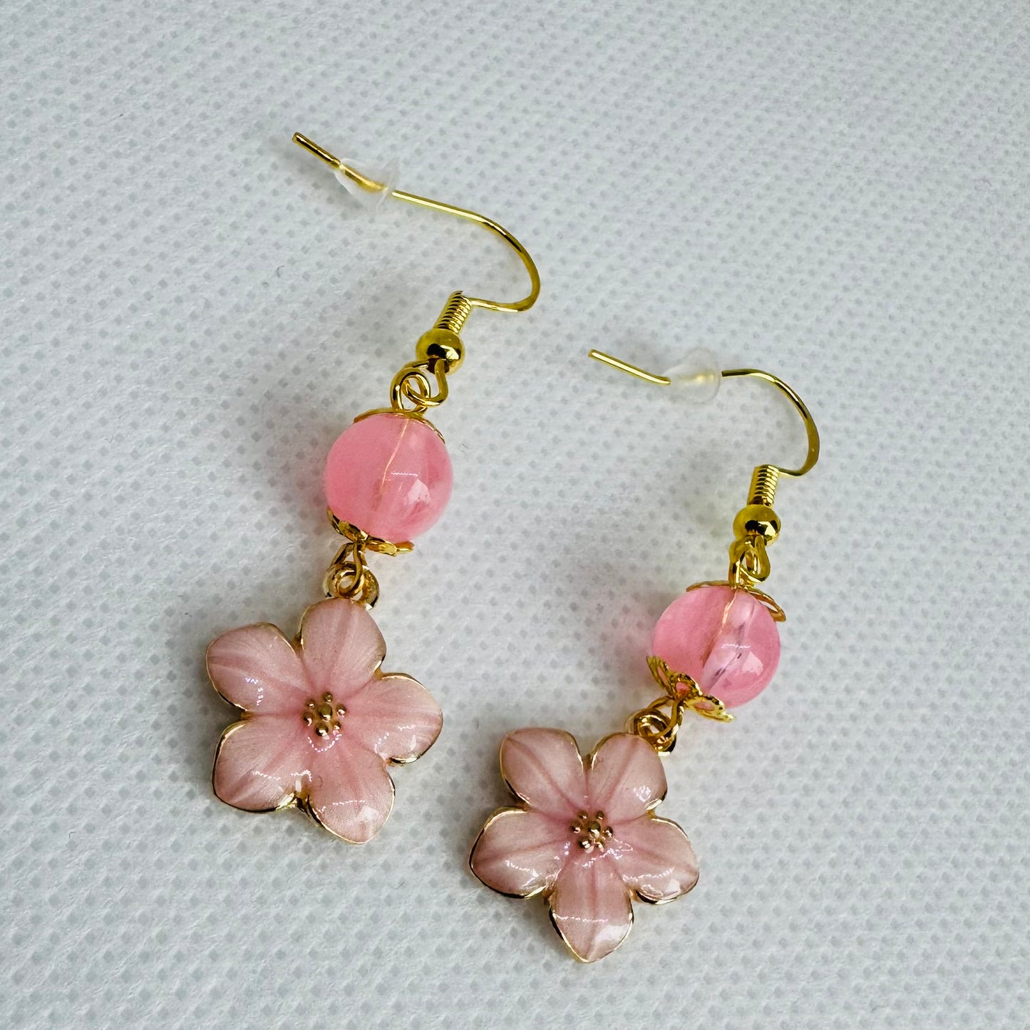 Søte ørekroker med emaljerte blomster