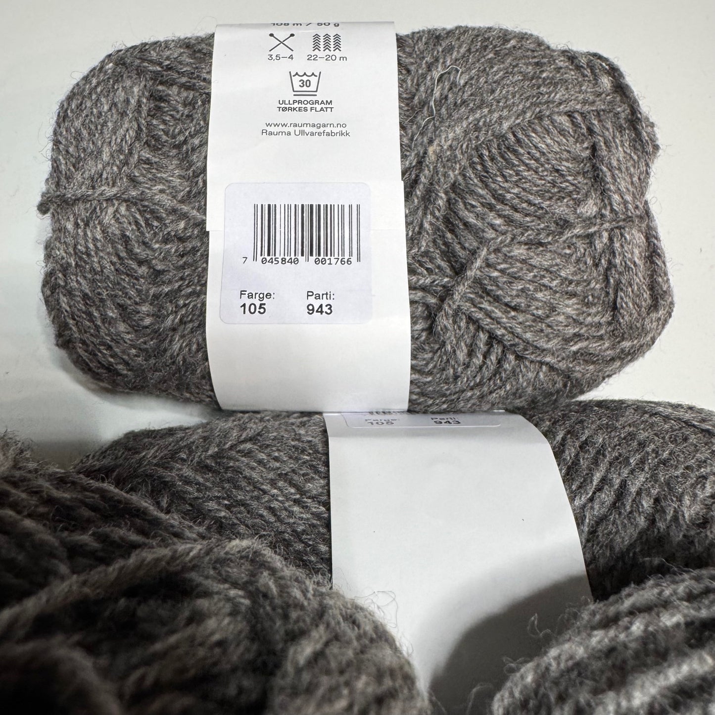 Rauma 3-tråds strikkegarn - Mørk grå melert 200g
