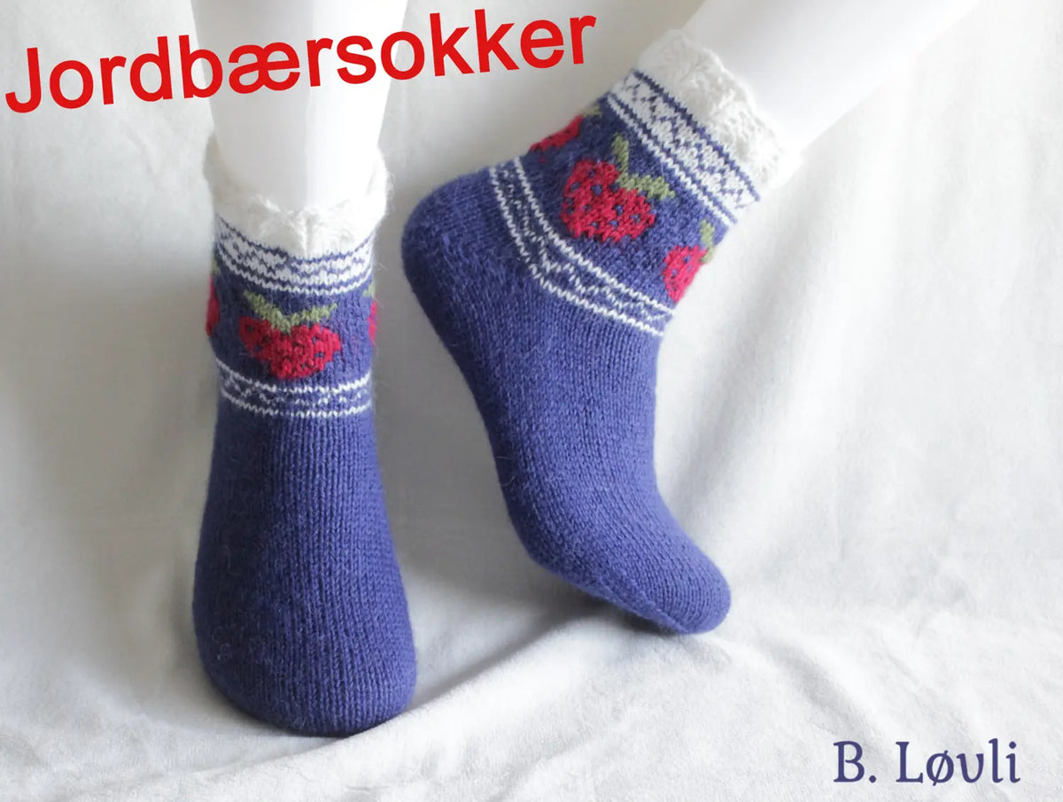 Jordbærsokker vist på modell forfra og fra siden