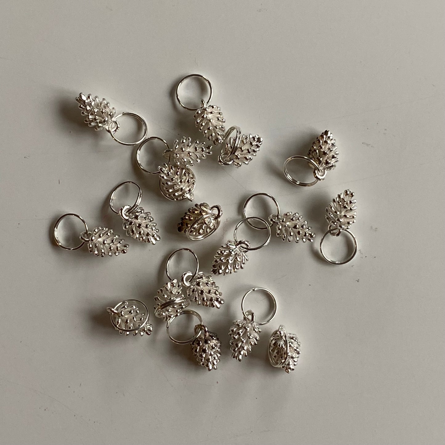 Maskemarkør - Kongle sølvfarget