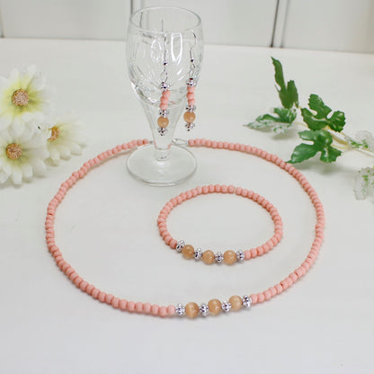 Håndlaget smykkesett i Seashell Pink