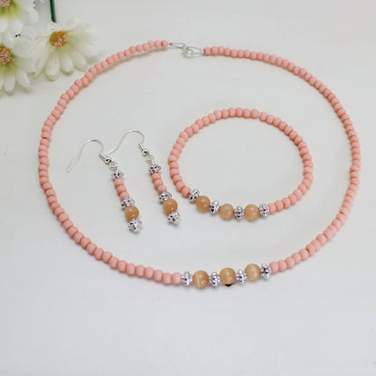 Håndlaget smykkesett i Seashell Pink