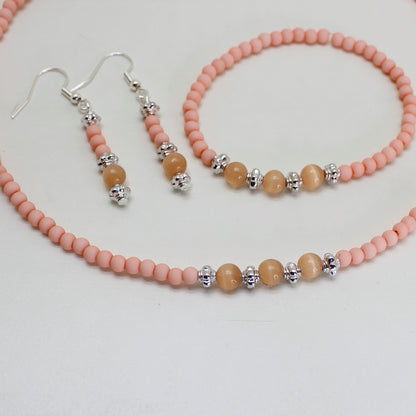 Håndlaget smykkesett i Seashell Pink