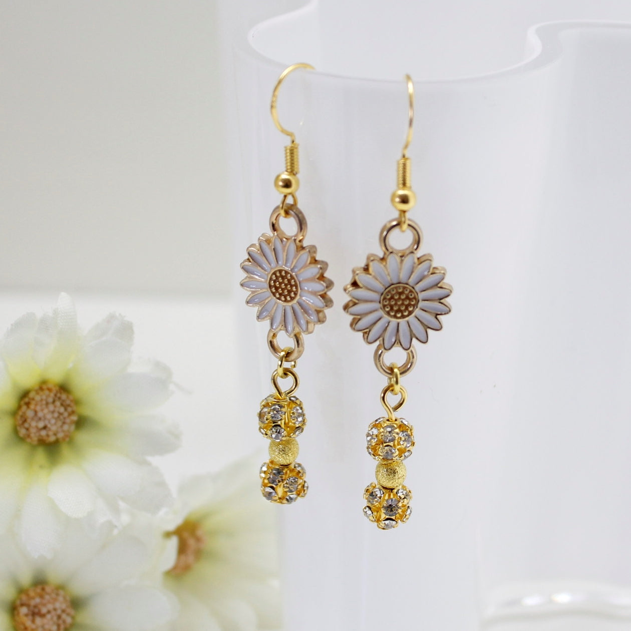 Hvit blomst med rhinestones ørepynt