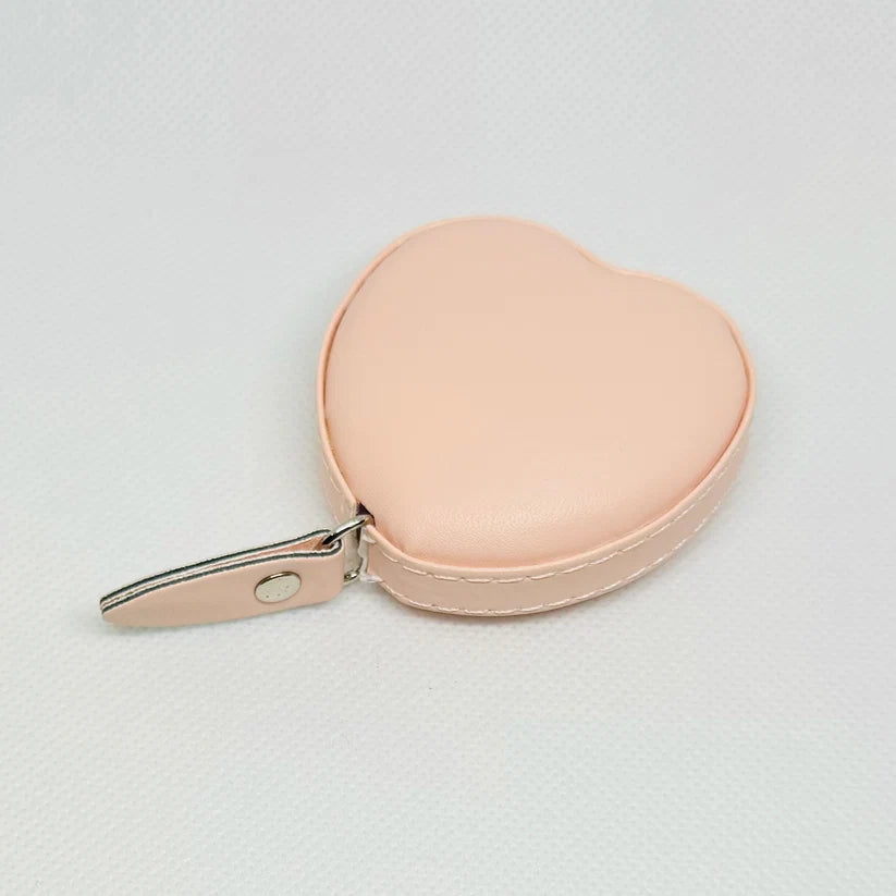 Målebånd formet som et rosa hjerte