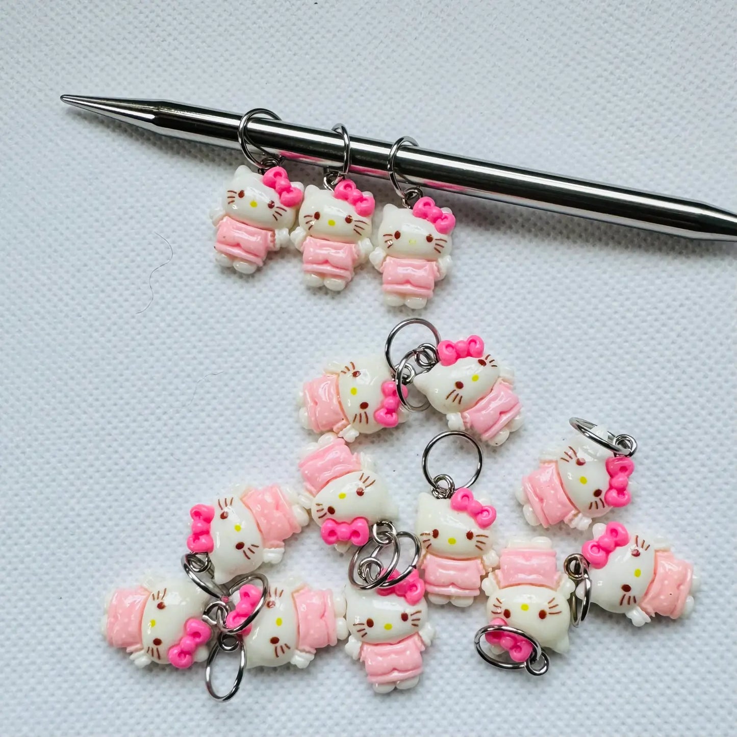 Kitty maskemarkør med rosa detaljer og blank ring