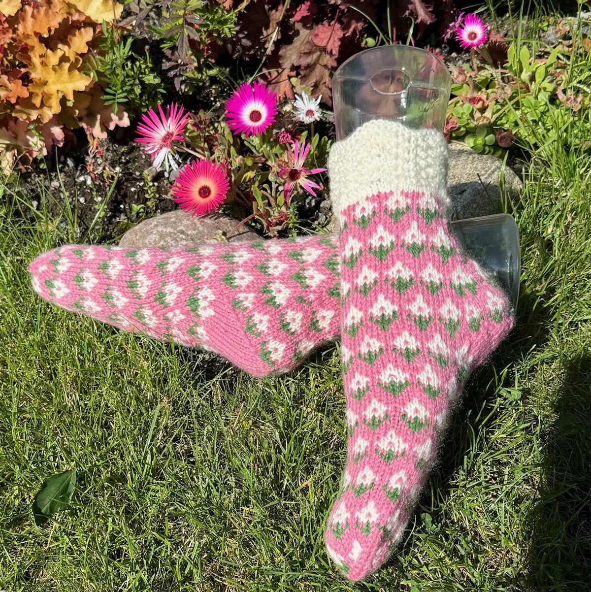 Shiroi hana blomstersokker  i blomstermønster