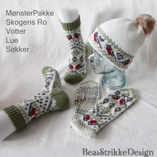 Skogens Ro mønsterpakke vist på modell og liggende, lue, votter og sokker med dompapper på