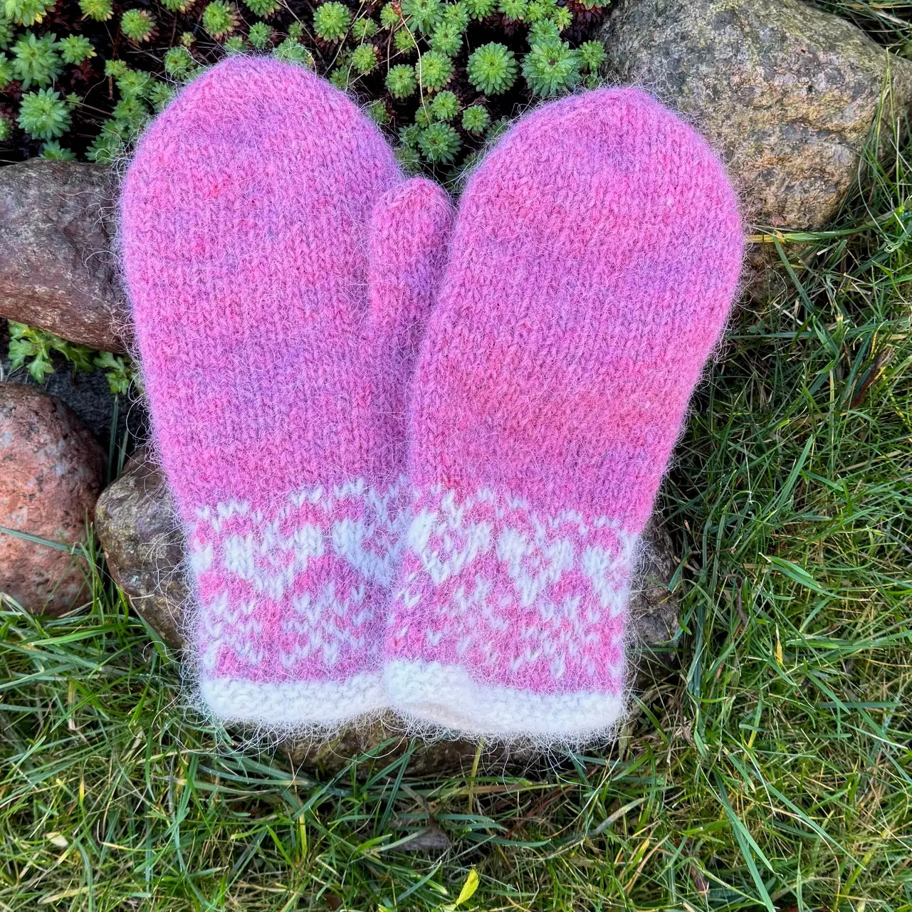 SnøHjerte Tova votter vist i rosa farge