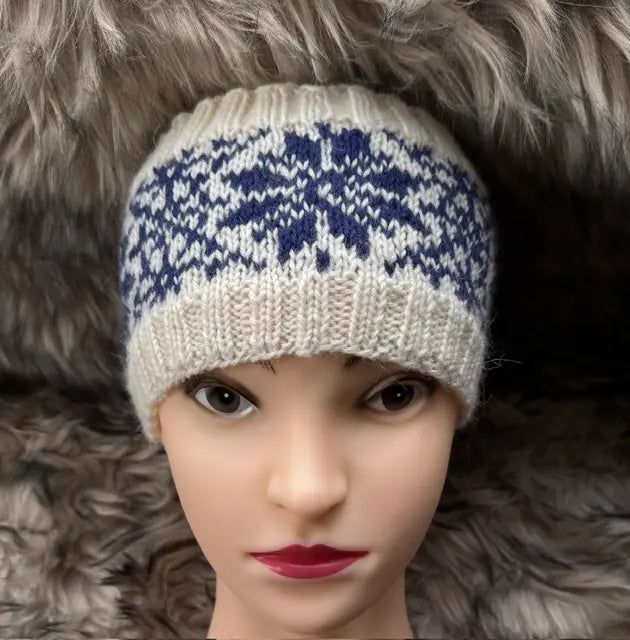 Selbuinspirert pannebånd vist på modell