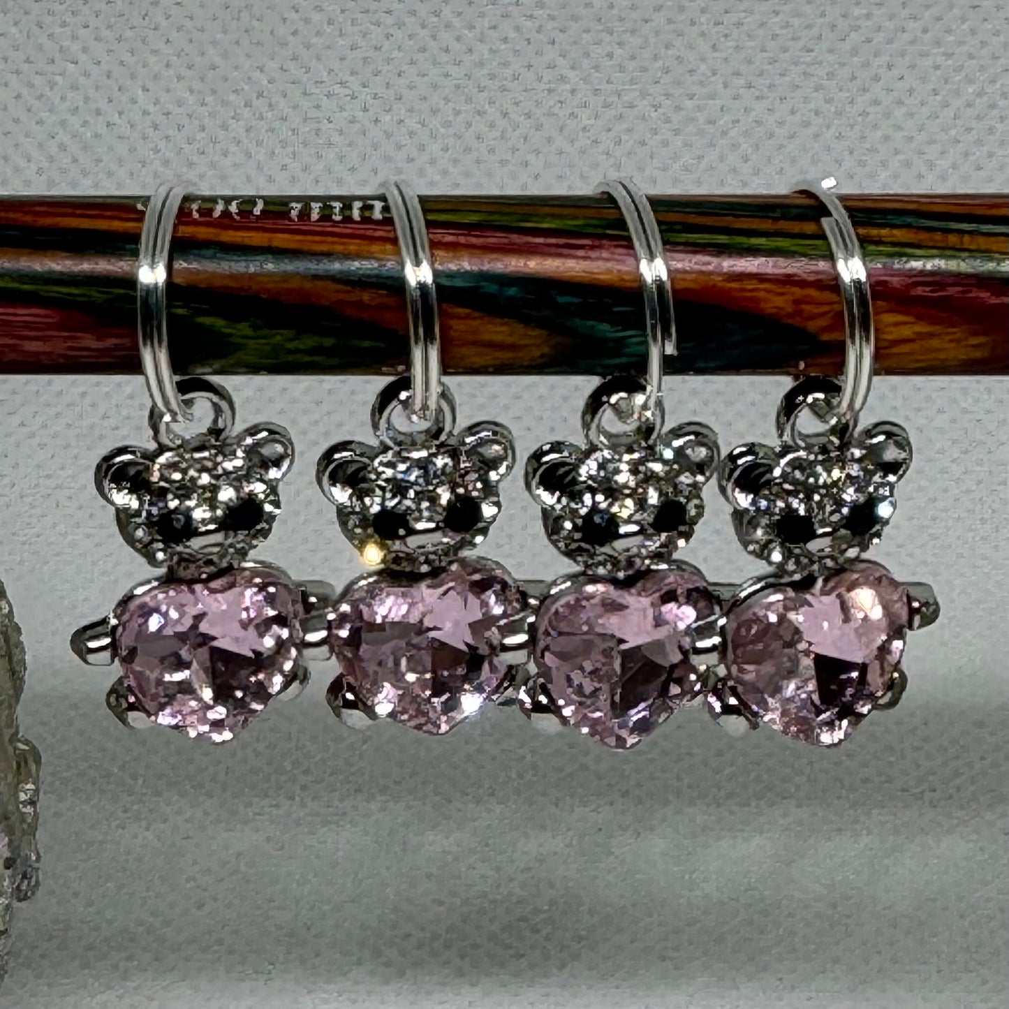 Maskemarkør - Bamse rinestones - sølvfarget