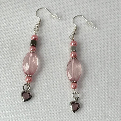 Ørekroker med rosa perler og hjerte
