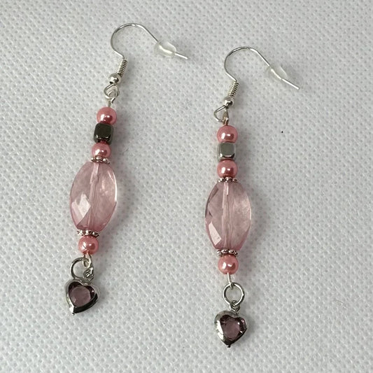 Ørekroker med rosa perler og hjerte
